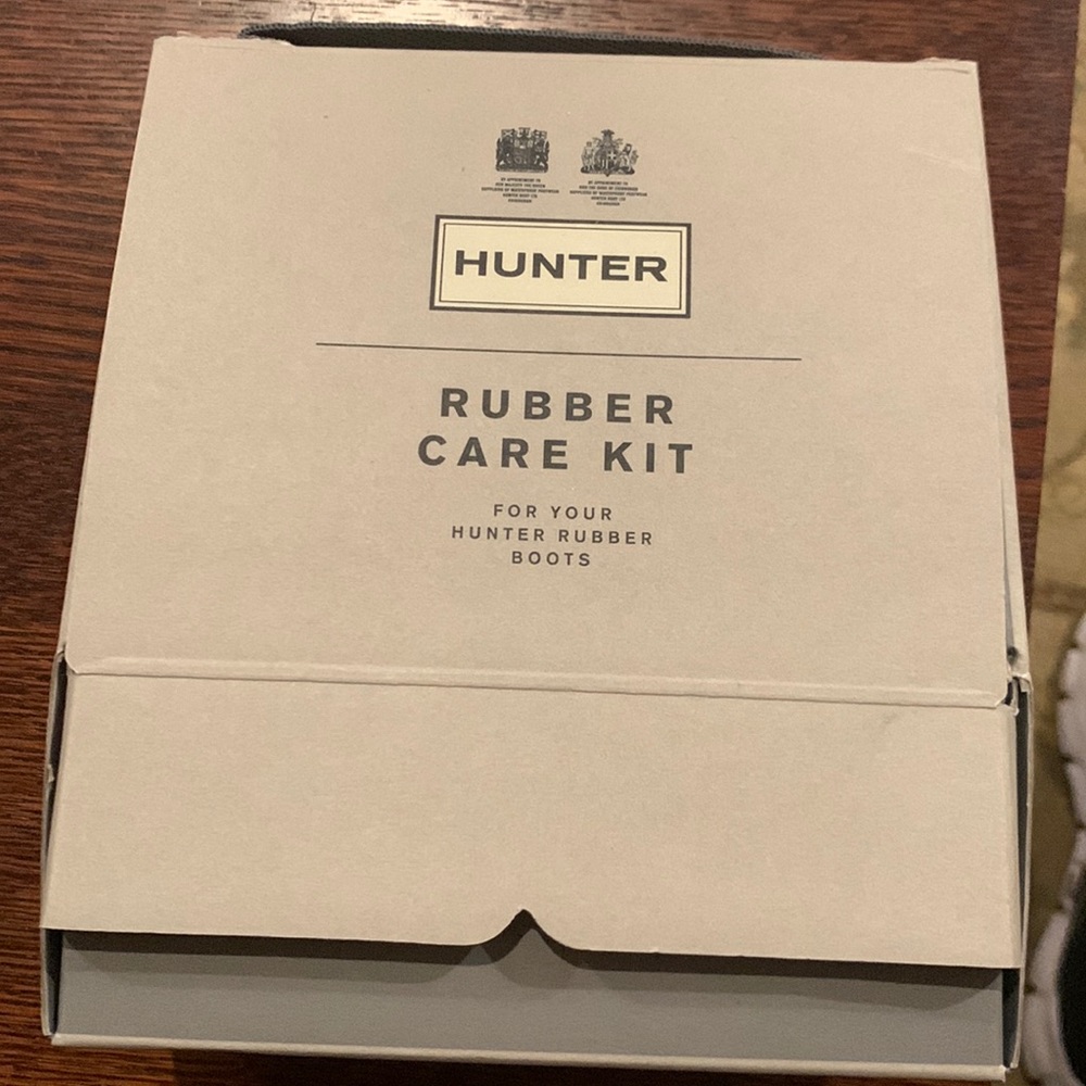 Still in the box, never used. Hunter rubber boot care kit